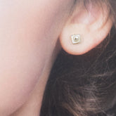 Серьги-гвоздики с лунным камнем и жемчугом